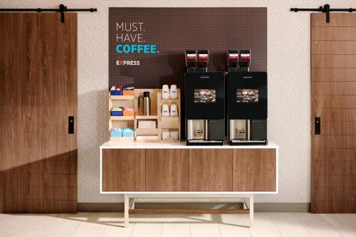 Holiday Inn Express & Suites Evanston by IHG