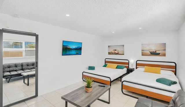 Hollywood 2-Bed Studio Near Beach & Hard Rock