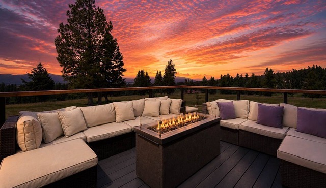 Hot Tub & Views: 'Sunset Valley Retreat'