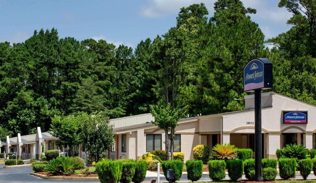 Howard Johnson by Wyndham Wilmington