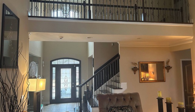 HUGE Spacious 5- BEDROOM/BATHROOM house with MANY MANY Amenities
