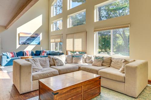 Huge Whitehall Home Steps from Duck Lake