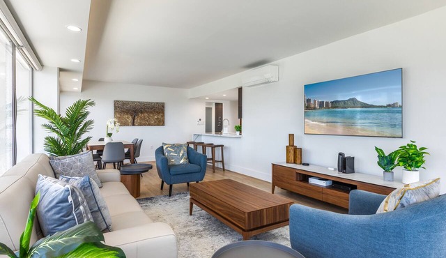 ILIKAI NEWLY RENOVATED OCEAN VIEW ONE FREE PARKING