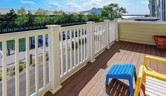 Island Edge-Sunset Island Waterfront 4 Bedroom Townhome with Many Amenities!