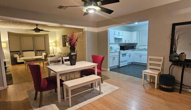 Jacksonville Vacation Home Spacious Family Stay w/Full Kitchen