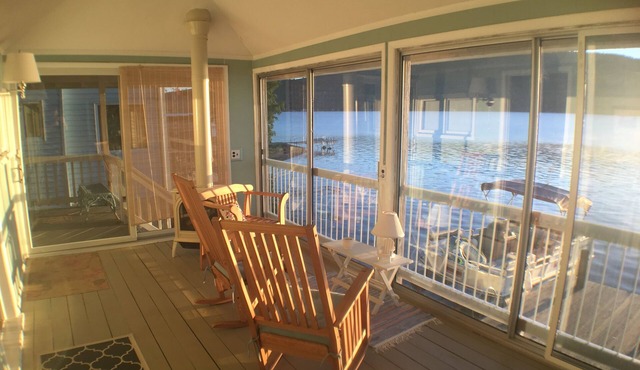 Keuka Villa - A Charming Lakeside Cottage on the Jewel of the Finger Lakes