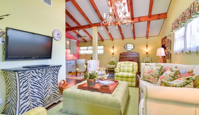 'La Petite Chalet' w/Blue Ridge Mountain Views!