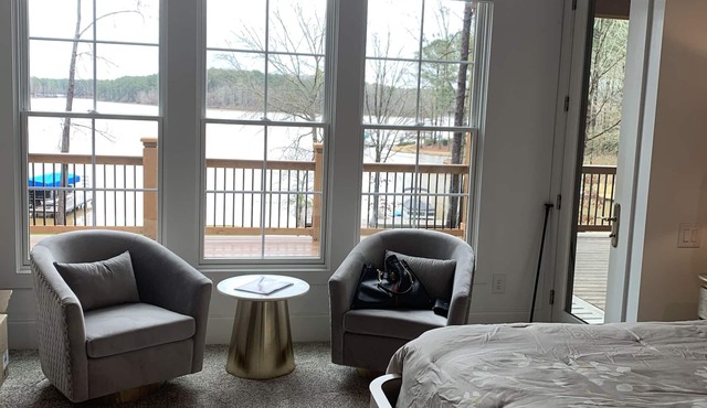LAKE FRONT 5/5 BD/BA POOL/SPA - PRIVATE DOCK, BOAT AVAIL- NEXT TO RITZ