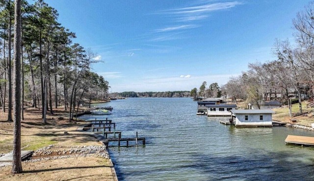 Lake Life Done Right - Waterfront condo on Lake Sinclair