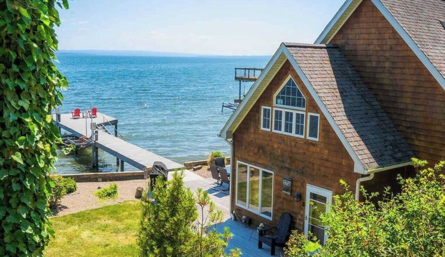 Lakefront House: Hot Tub, Kayaks & Fire Pit