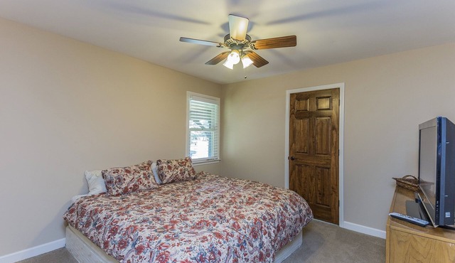 Lakefront House, One of a Kind Point, Near the Ritz, Sandbar & Boathouse