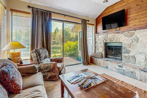 Lakeside gem with indoor hot tub at Deer Valley Resort