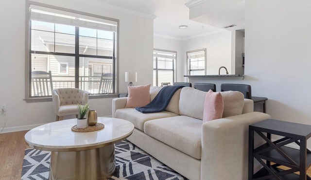 Landing | Beautiful 1BD, Pool, Courtyard