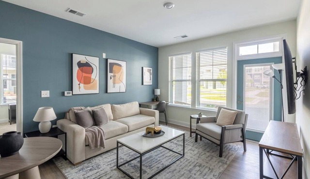 Landing | Beautiful 2BD, Pool, Gym