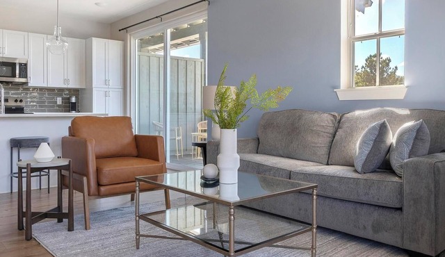 Landing | Incredible 1BD, Gym, Pool