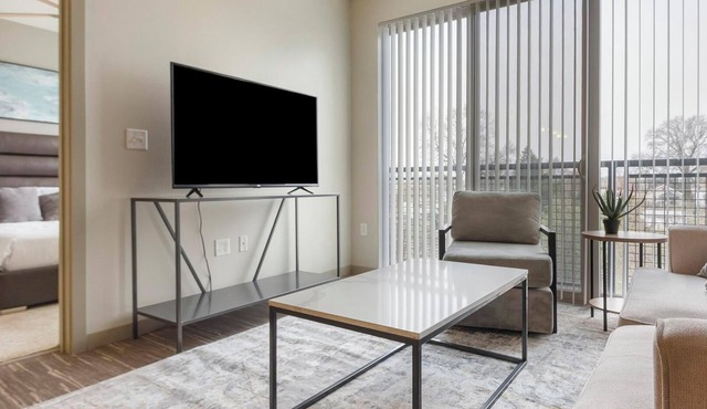 Landing | Modern 1BD, Courtyard, Gym