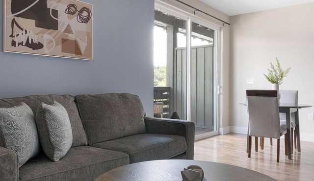 Landing | Modern 1BD, Pool, Gym