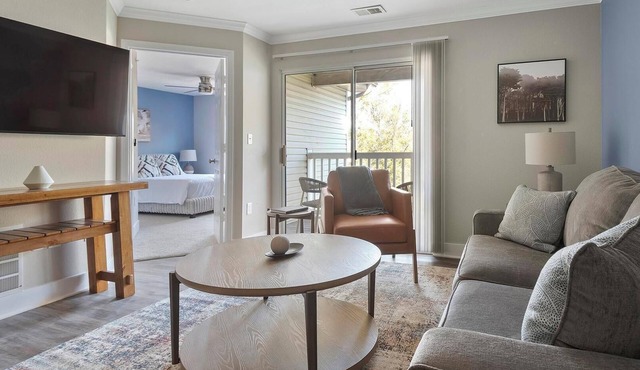 Landing | Modern 2BD, Pool, Gym in Eureka