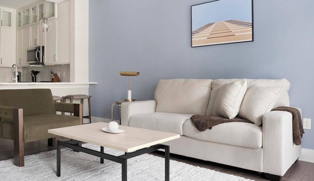 Landing | Stunning 2BD, Gym, Clubhouse