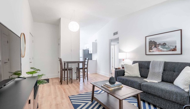 Large 2-Bedroom Apartment in Beautiful Morningside