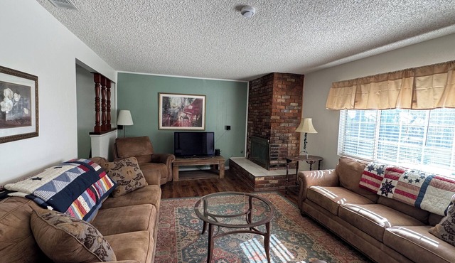 Large Guest House at Arrowhead Springs Nature Preserve & Retreat