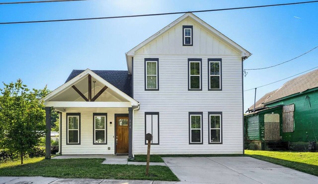 Lavish Atlanta Getaway | 4 BR w/Fenced Backyard