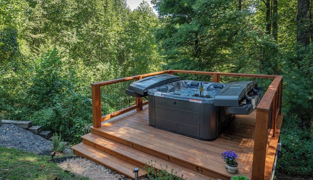 “Little Blue Cabin Cozy Boho Hideaway Jacuzzi, Fire Pit & Close to BRP”