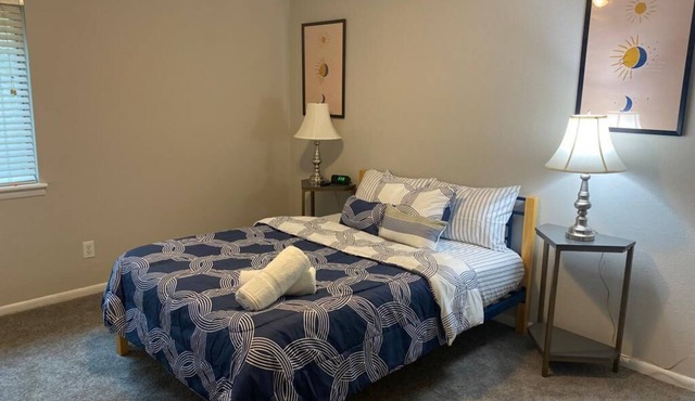 Lovely 2 bedroom condo sleeps 6