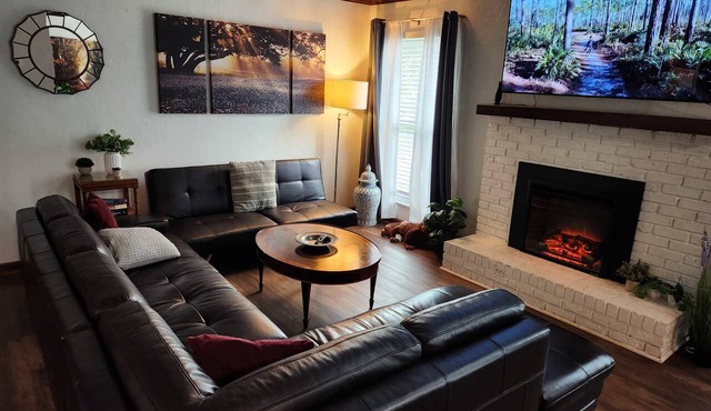 Luxe Design Quiet Midtown | Captain's Quarters