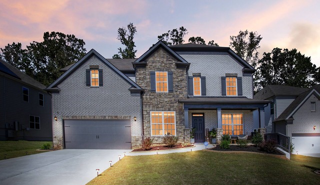 Luxurious, Lavish 3000 Sq Ft 3BR Home! W/Big Yard