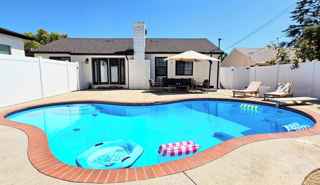 Luxurious Pool House in Glendora