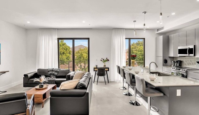 Luxury 3 bds APT Brand new, Perfectly located #202