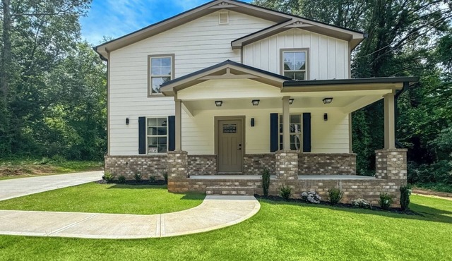 Luxury 4 Bedroom 3 Bathroom Stay in Stockbridge, GA!