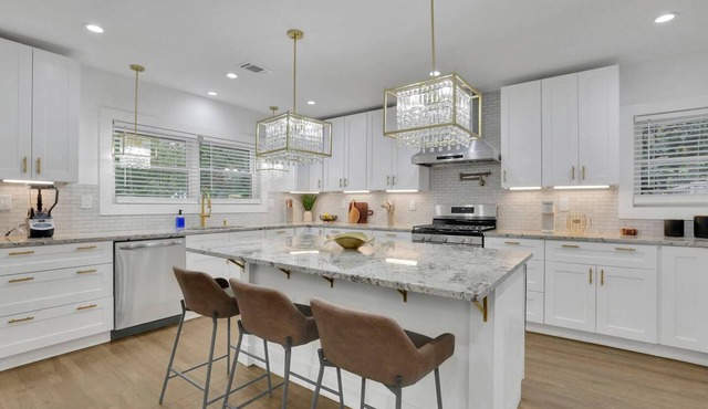Luxury 7BR Buckhead Oasis w Pool Gameroom Firepit