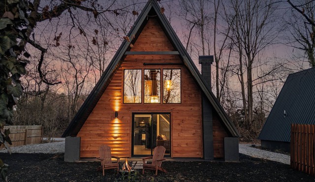 Luxury A-frame! Walk to Greenway! Fully Fenced Backyard! Pet Friendly + Hot Tub!