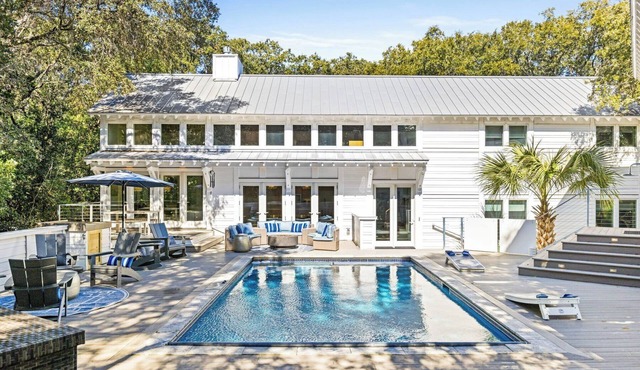 Luxury Home with Private Heated Saltwater Pool BHI and Shoals Clubs