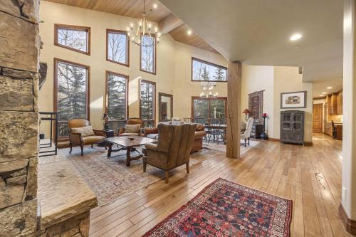 Luxury Mountain Retreat with Hot Tub in Park City