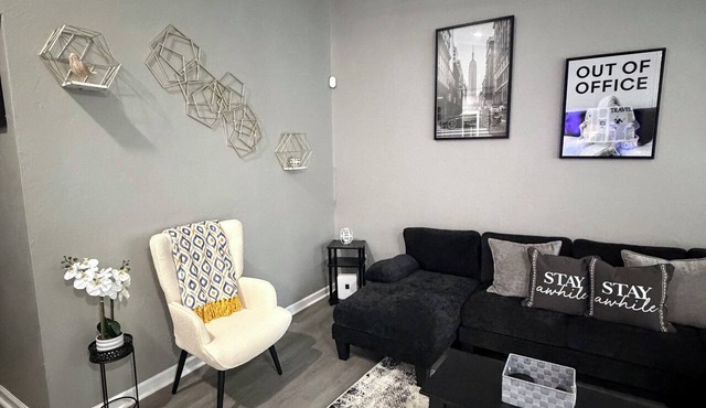 Luxury Townhome Retreat Family & Business Ready