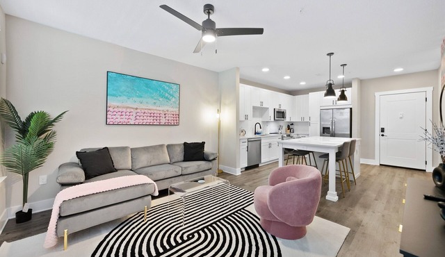 Luxury Tropical 1BR/1BA with Pool & Gym