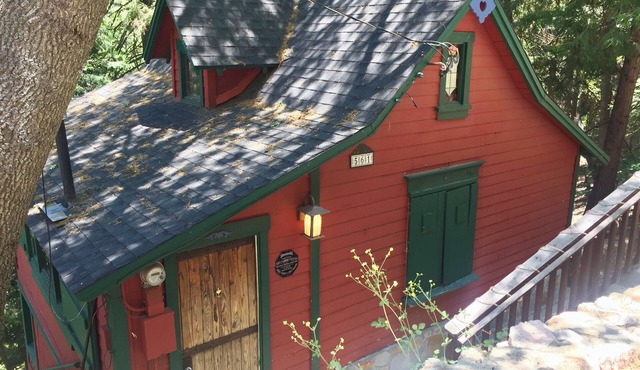 Magic Love Nest - 5 min from village. Stream below.