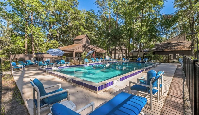 Mandarin Retreat: Pool-Hot tub-King Bed-Smart Tvs
