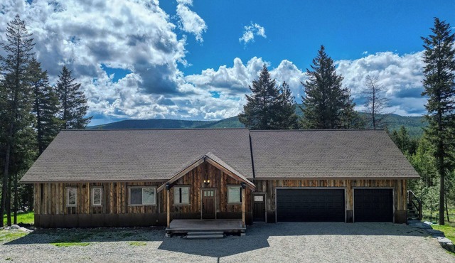 McGregor Retreat | Forest Lodge on McGregor Lake, 5 Bed, Sleeps 10