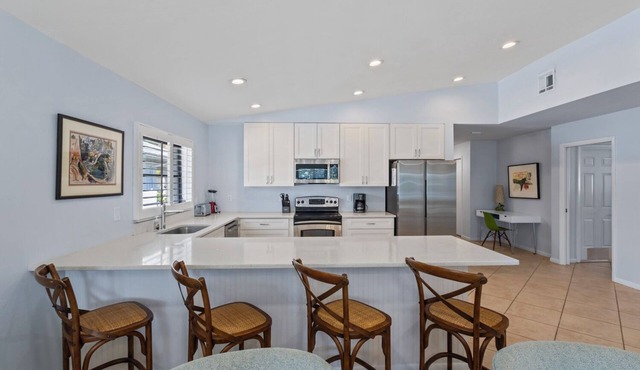 Milano Vacation Rental: Newly Renovated 3-BR Home with Private Pool, Hot Tub, and Pet-Friendly Front Yard. Minutes from Vanderbilt Beach