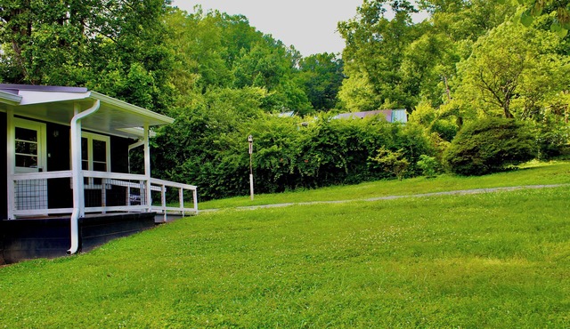 Modern 3BR Brevard NC Near Pisgah & Downtown King Bed
