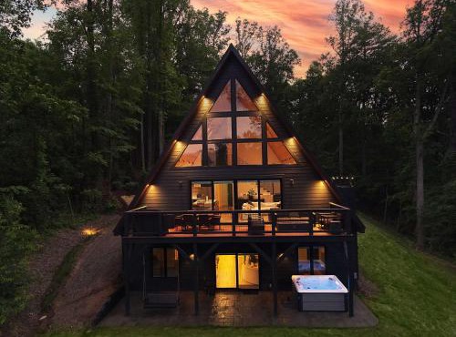 Modern A-Frame Cabin with Panoramic Views Hot Tub Family Friendly