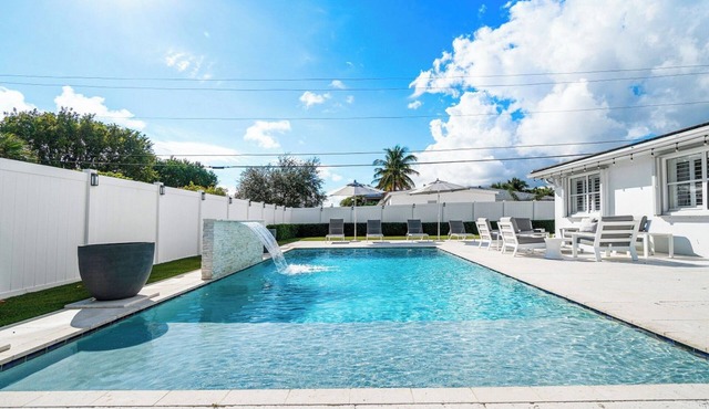 Modern Coastal Home in West Palm Beach with Pool