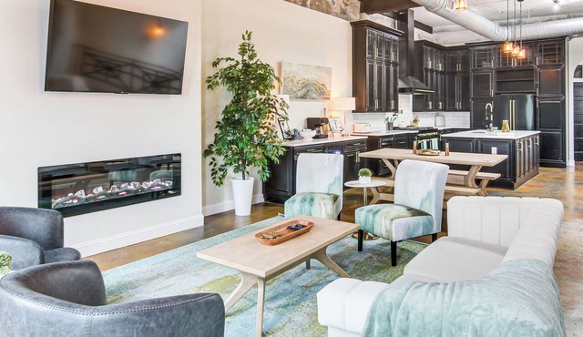 Modern Dtwn Condo w/Balcony in Hendersonville