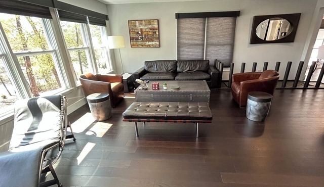 Modern Duplex Close to Perimeter Mall