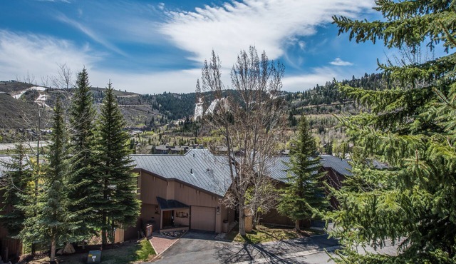 Modern Mountain Design, Luxury Resort Amenities, Game Room - Perfect for Families