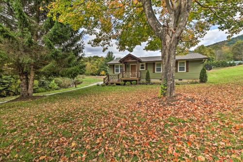 Near Hiking + Wineries! Newland Retreat w/Creek